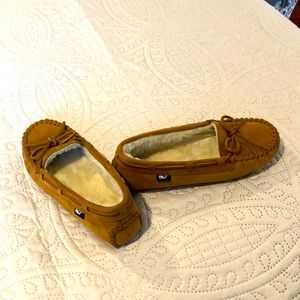 NWOT slippers women 8